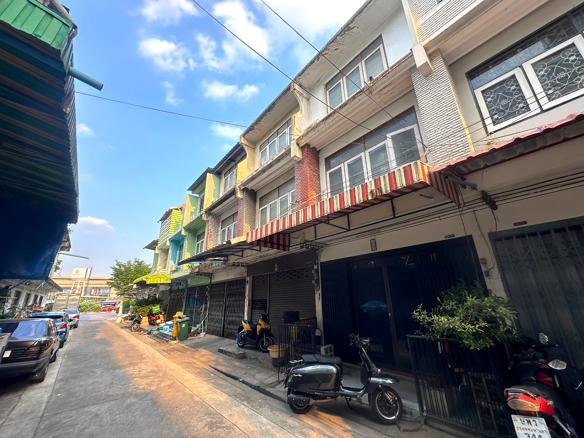 Pictures of 3-storey townhouse, beautifully decorated 7/42