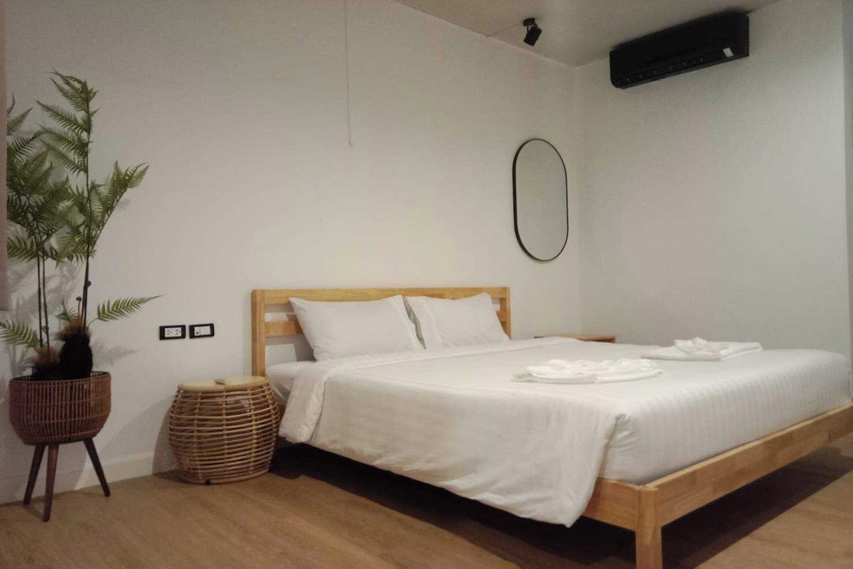 RQ PATONG — photo 1