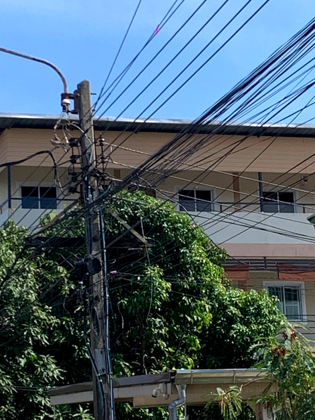 Pictures of 255 Latphrao 80 4/16