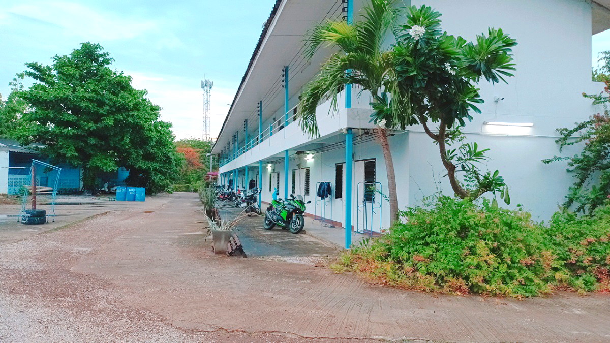 Pictures of A.Penkhae Apartment - Airport, Central, Makro, Lotus, Lampang hospital, Nation University 3/11