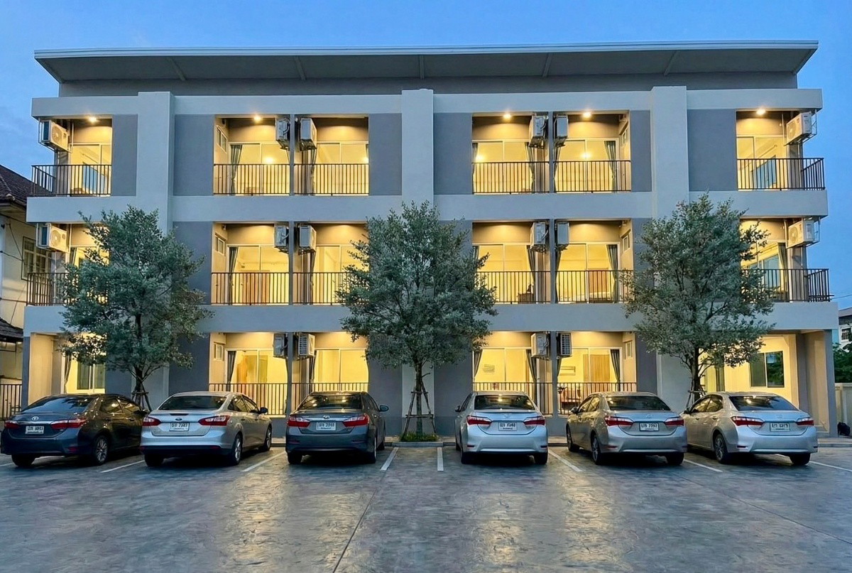 Condo — photo 1