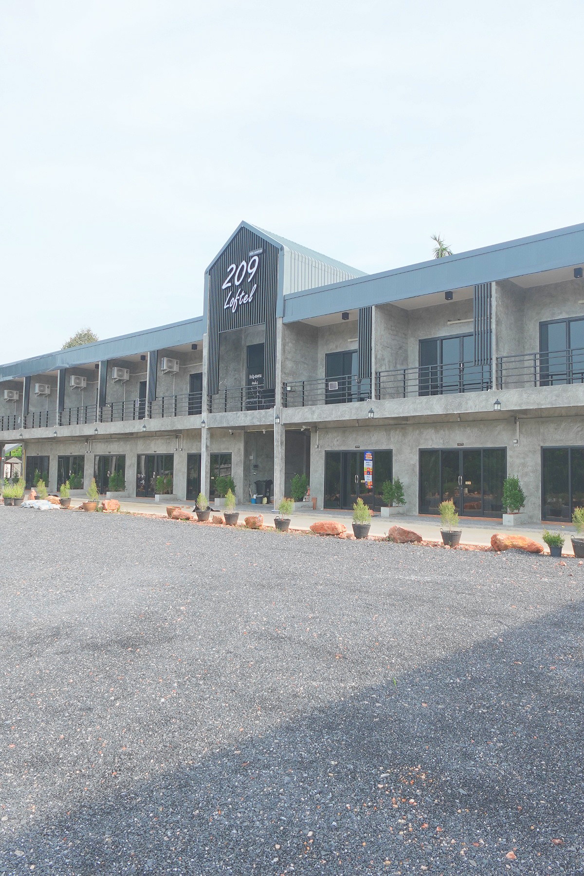 Pictures of 209 Loftel 10/15