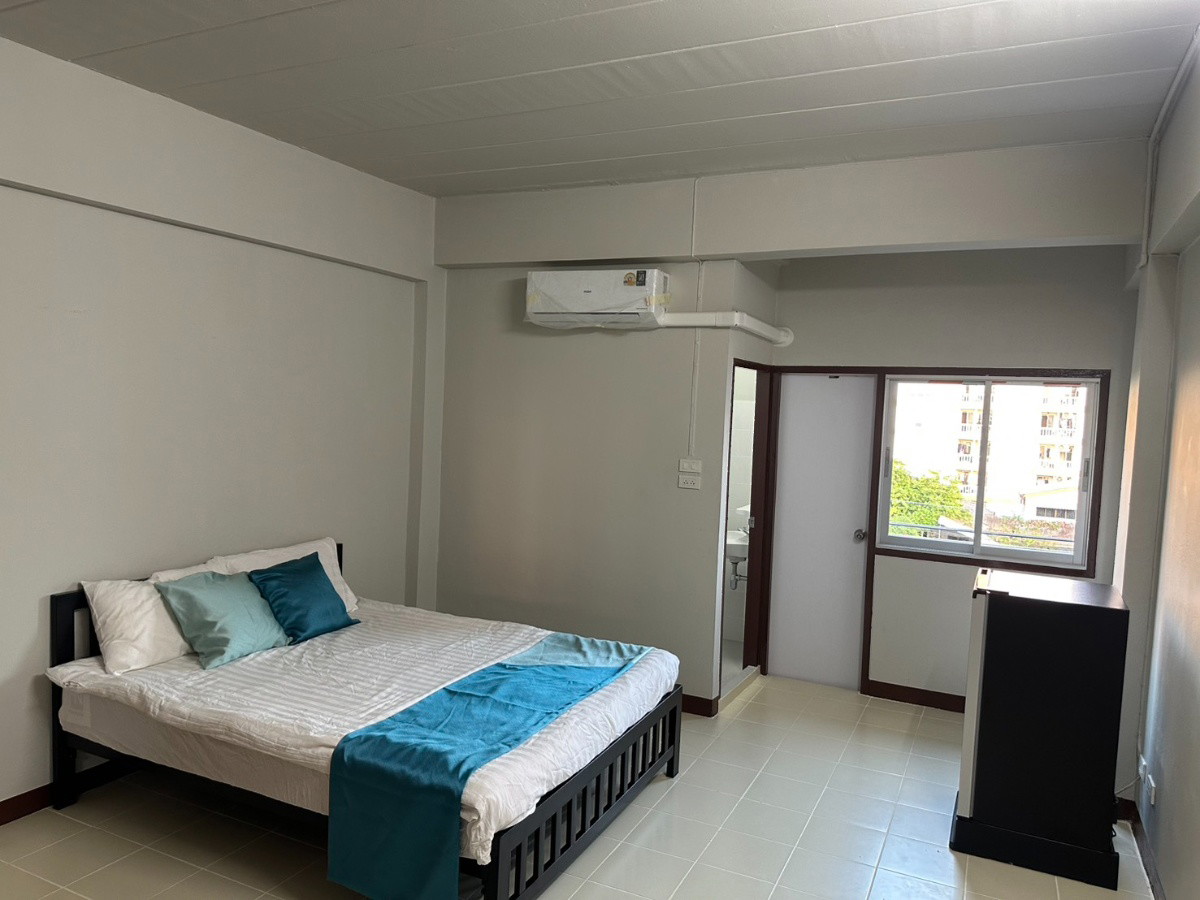 Condo · Wang Thonglang, bangkok — photo 1