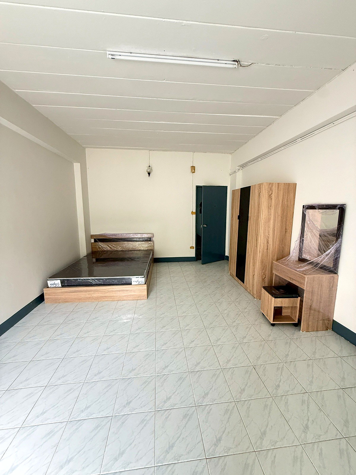 Pictures of The Living 3/10