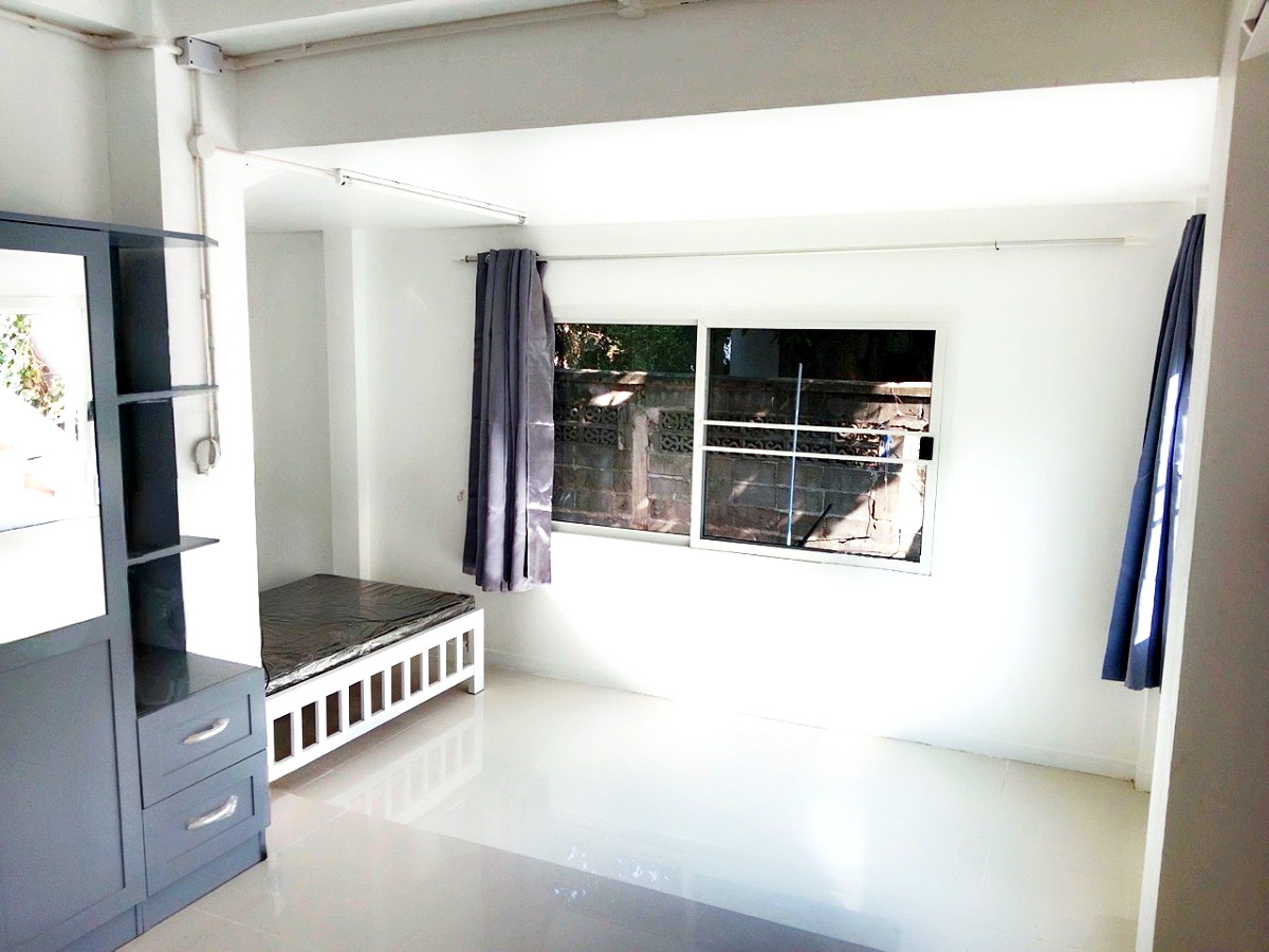 Pictures of Pracharat Bamphen 15 Apartment 1/8