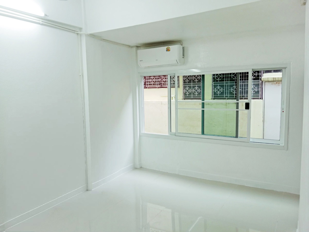 Condo · Huai Khwang, bangkok — photo 5