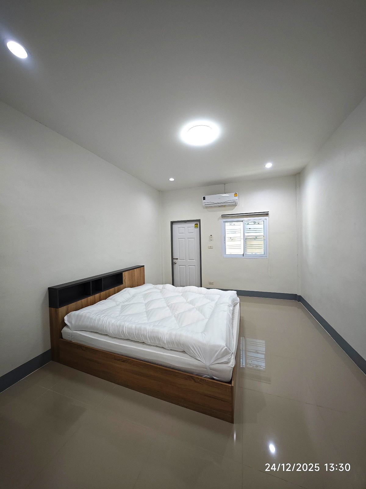 Pictures of New Full furnished room for rent w/ private car parking in the centre of Yasothon city (CBD) 12/32