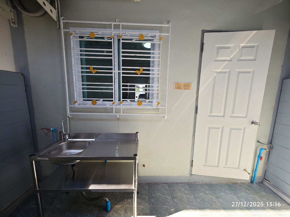 Pictures of New Full furnished room for rent w/ private car parking in the centre of Yasothon city (CBD) 16/32