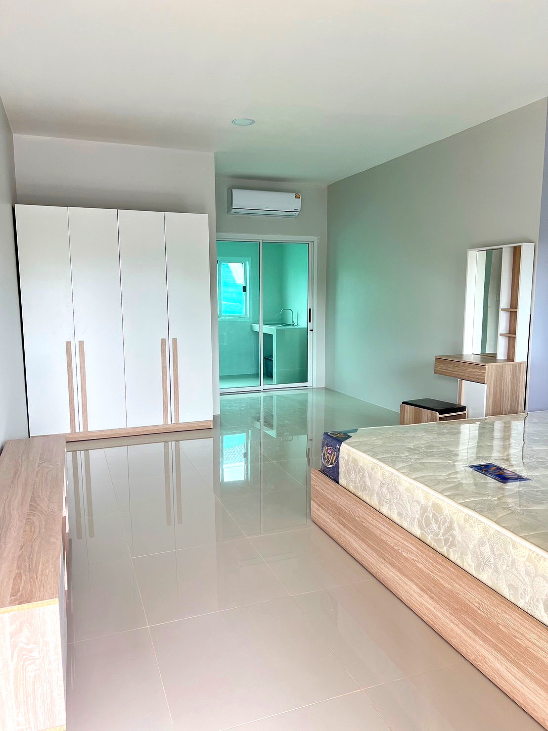 Pictures of Nithnisa place  1/11