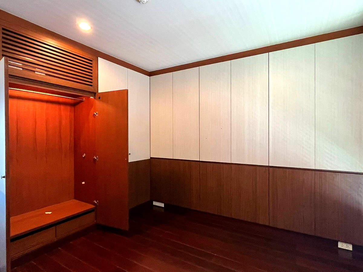 Pictures of pet friendly Click condo for sale and rent  11/20