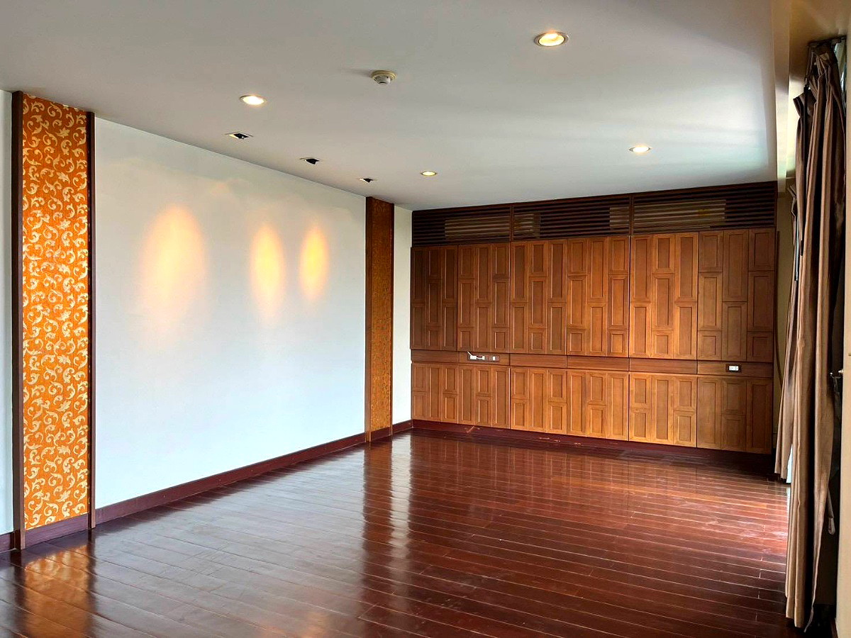 Pictures of pet friendly Click condo for sale and rent  19/20