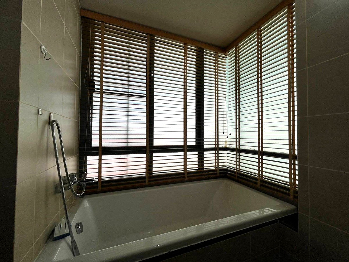 Pictures of pet friendly Click condo for sale and rent  4/20