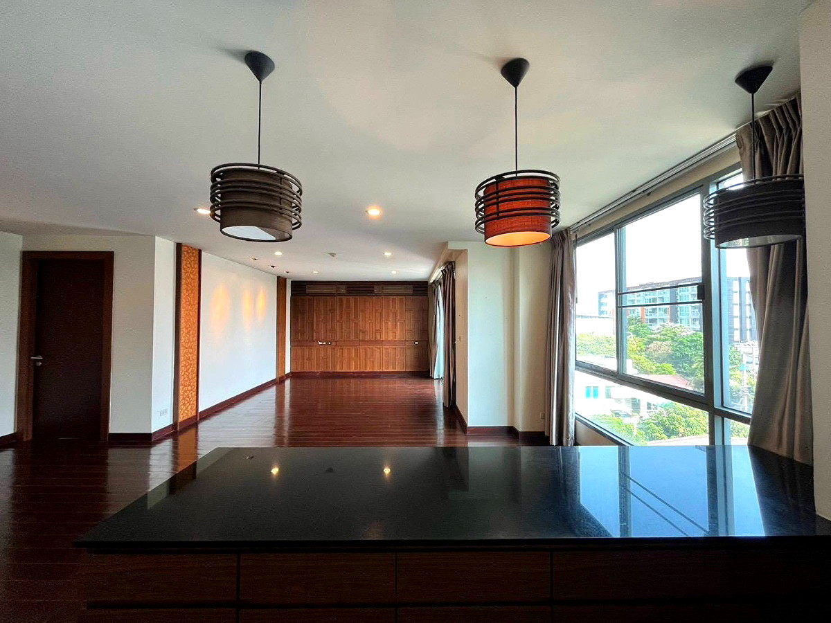 Pictures of pet friendly Click condo for sale and rent  20/20