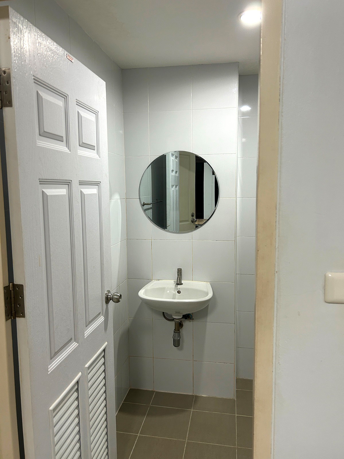 รูปภาพ ห้องพัก D-Complex นิคมปิ่นทอง 1 | อพาร์ทเม้นท์ หอพัก ที่พัก ห้องพัก - รูปที่ 6/6