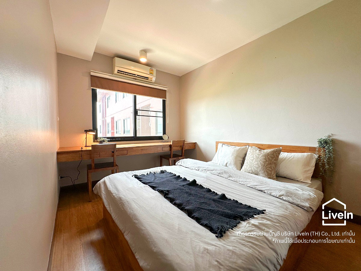 Pictures of So Boutique 10/13