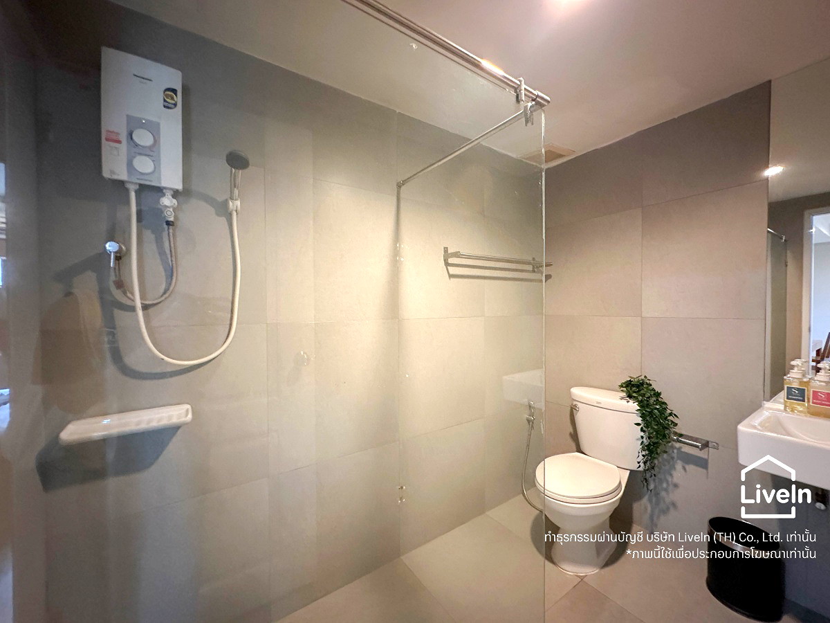 Pictures of So Boutique 9/13