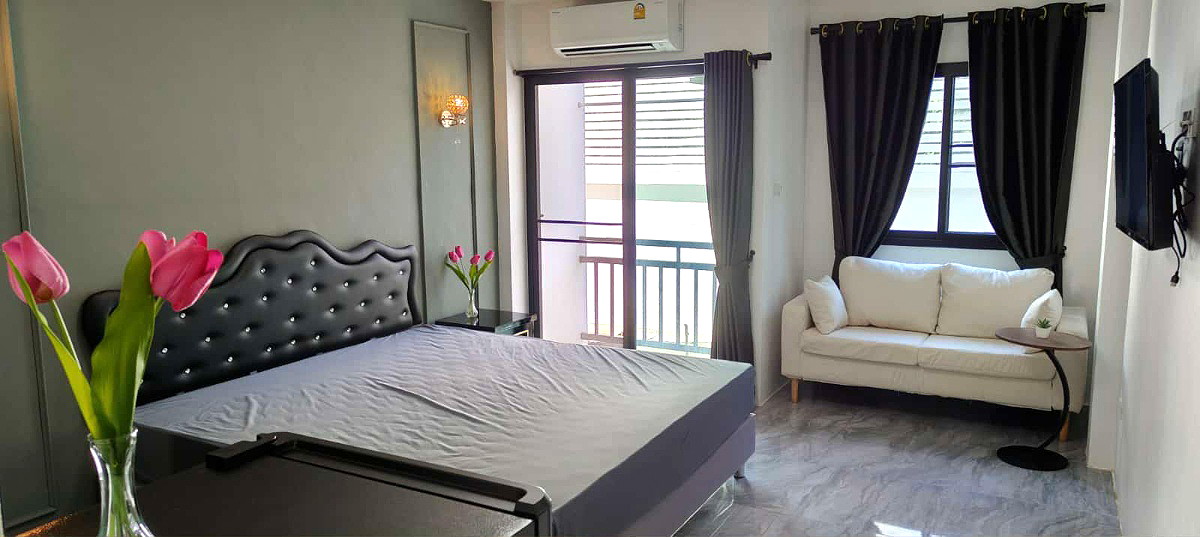 Pictures of The Castle Residence  3/27