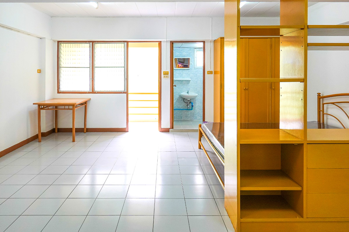 Pictures of Pratchavee Apartment 2/34