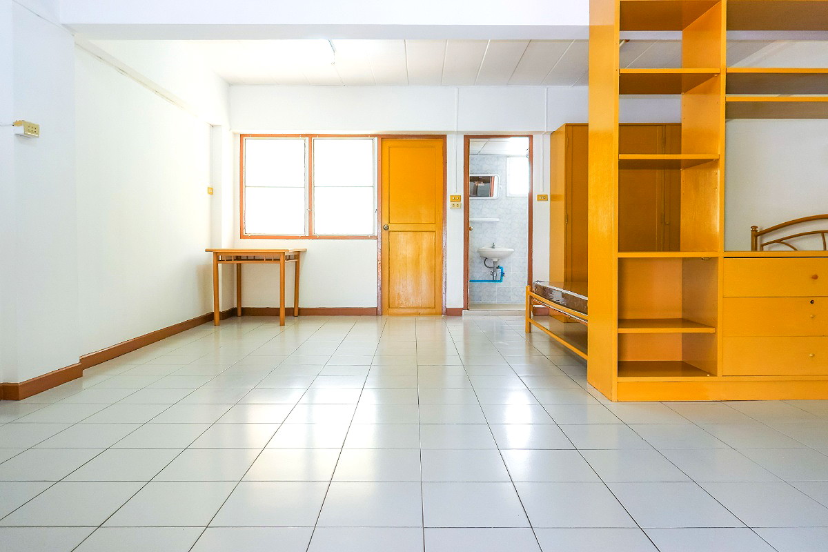 Pictures of Pratchavee Apartment 32/34