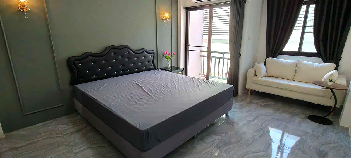 Pictures of The Castle Residence  25/27