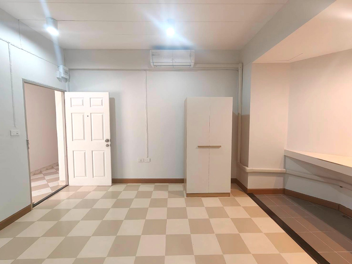 Pictures of RIVER MANSION (Building B) 2/12