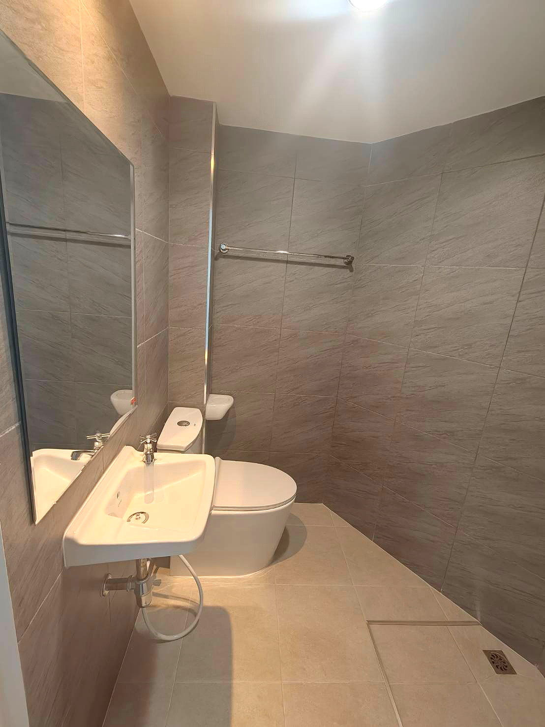 Pictures of RIVER MANSION (Building B) 6/12