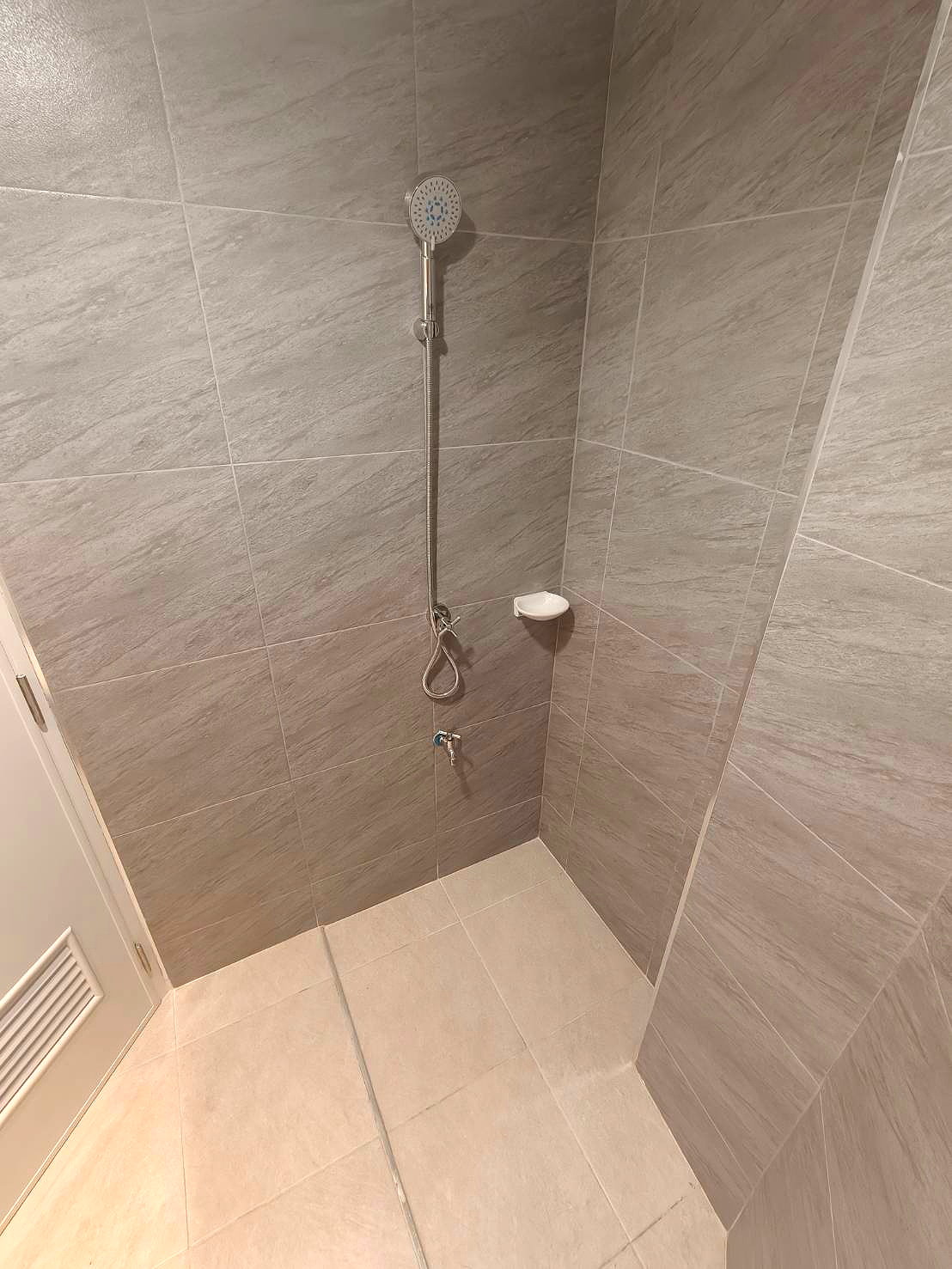 Pictures of RIVER MANSION (Building B) 7/12