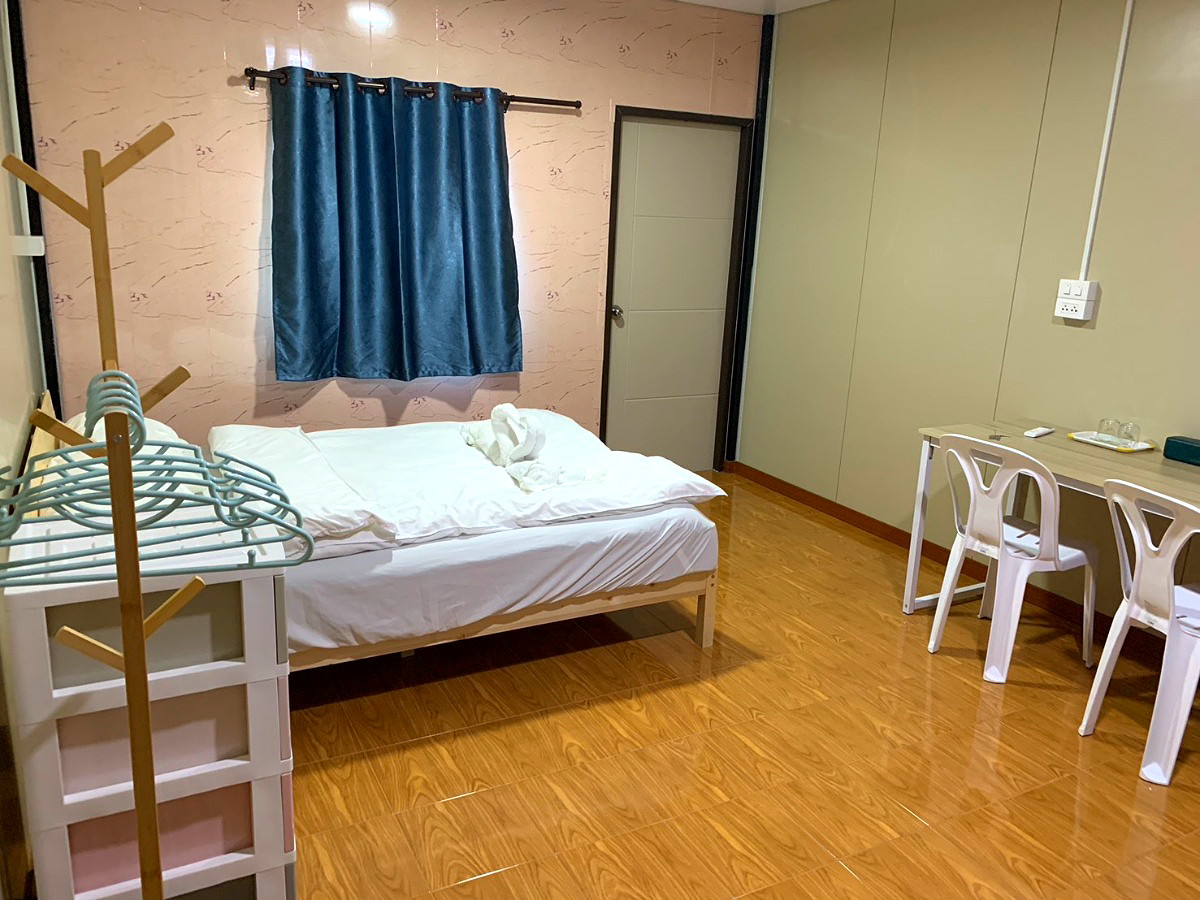 Pictures of Tha Ruea hongpak 10/12