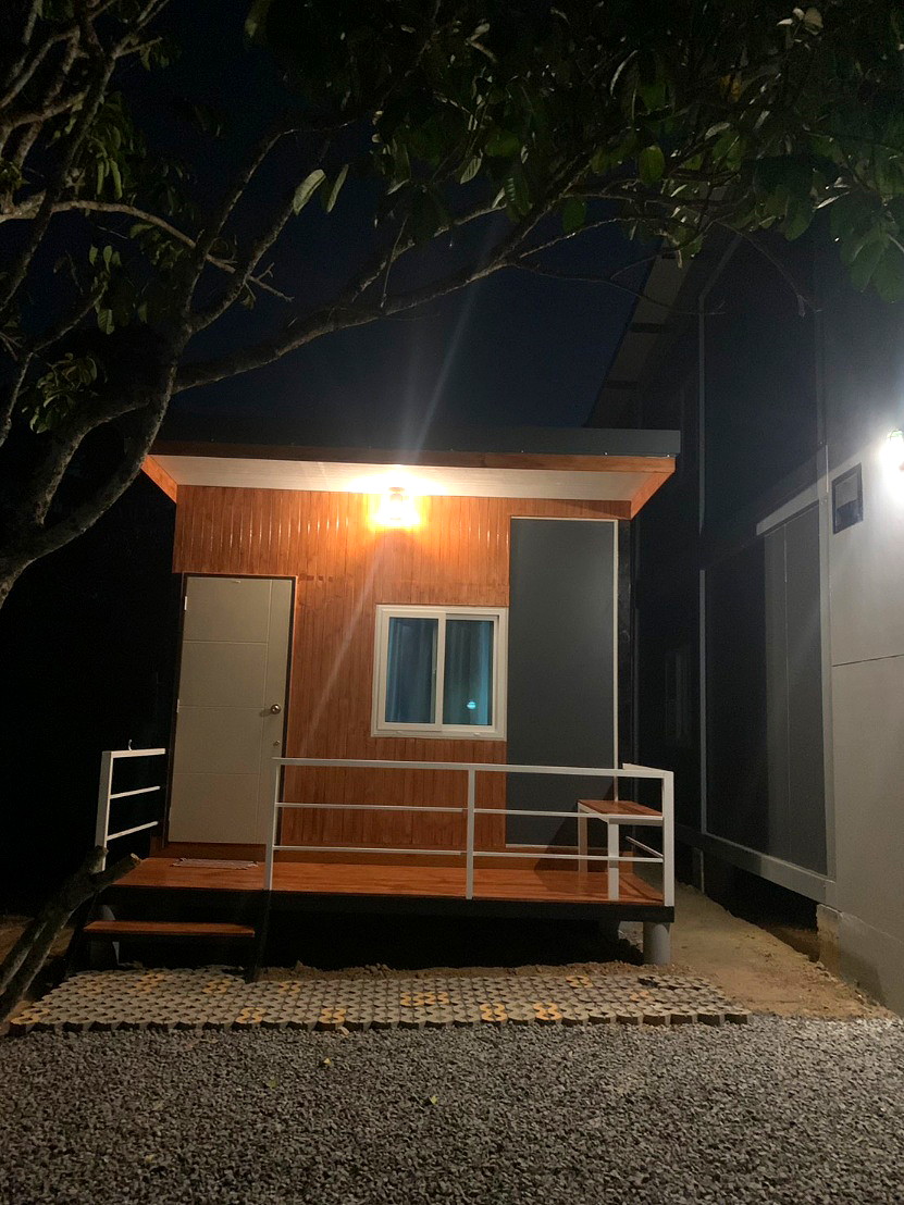 Pictures of Tha Ruea hongpak 9/12