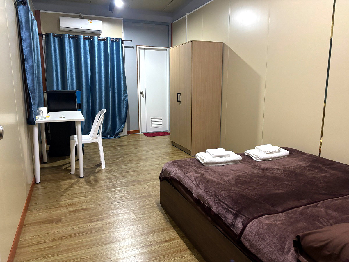 Pictures of Tha Ruea hongpak 8/12