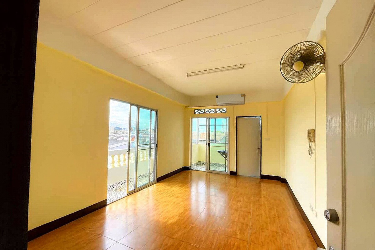 Condo · Mueang Samut Prakan — photo 3