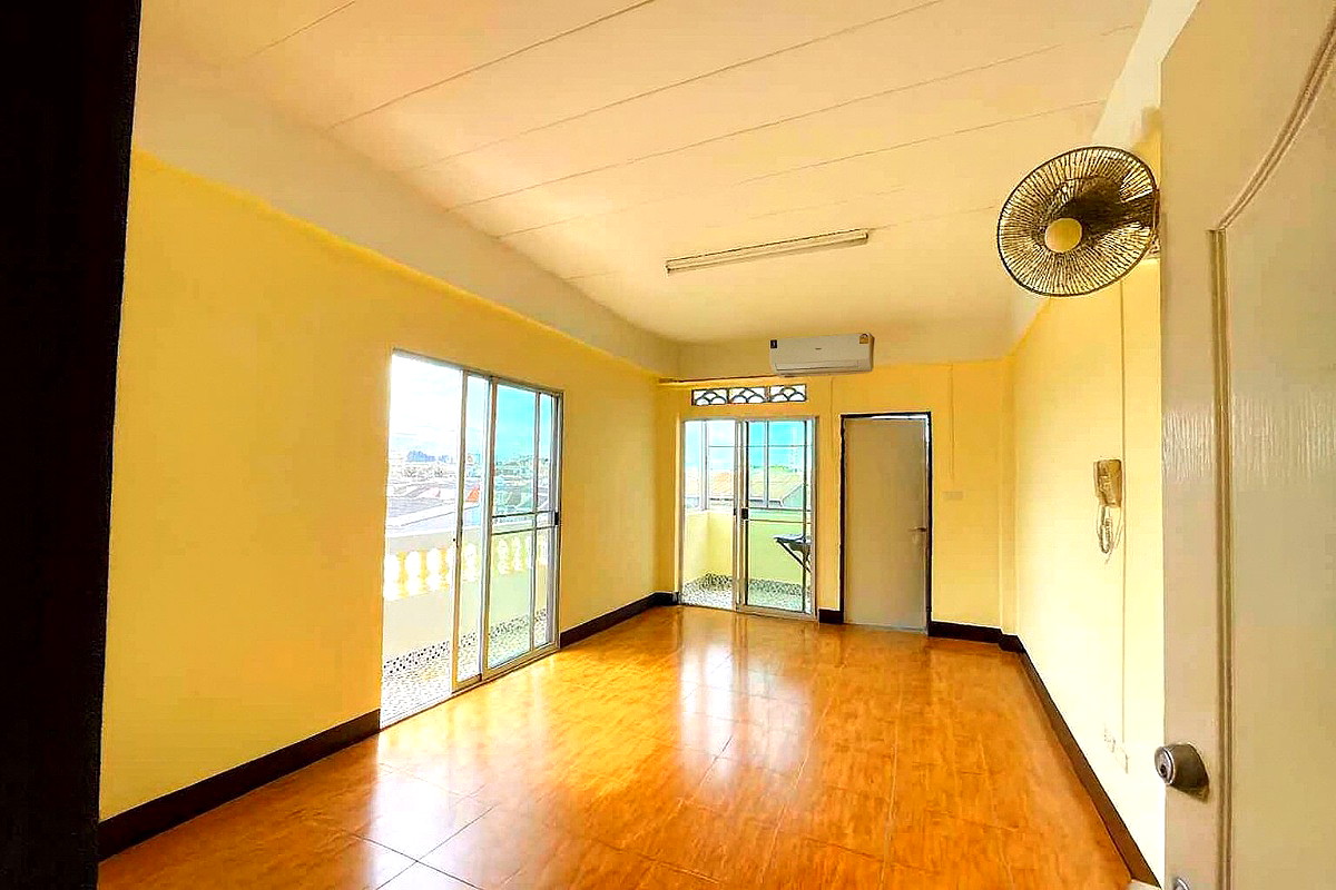 Pictures of Chalermchai Mansion, Theparak 3/11