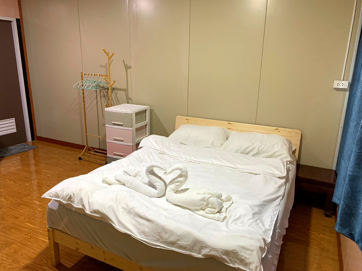 Pictures of Tha Ruea hongpak 11/12