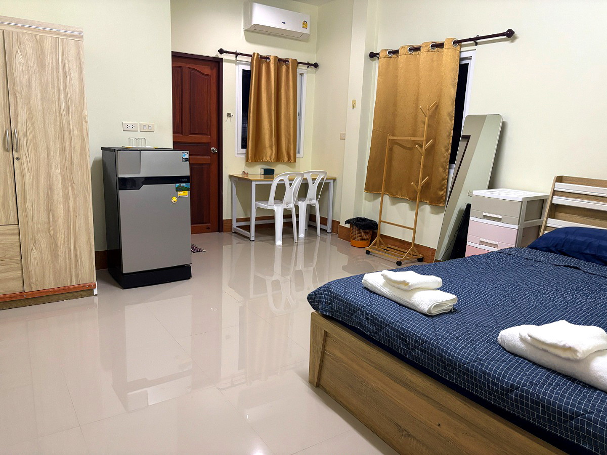 Pictures of Tha Ruea hongpak 7/12