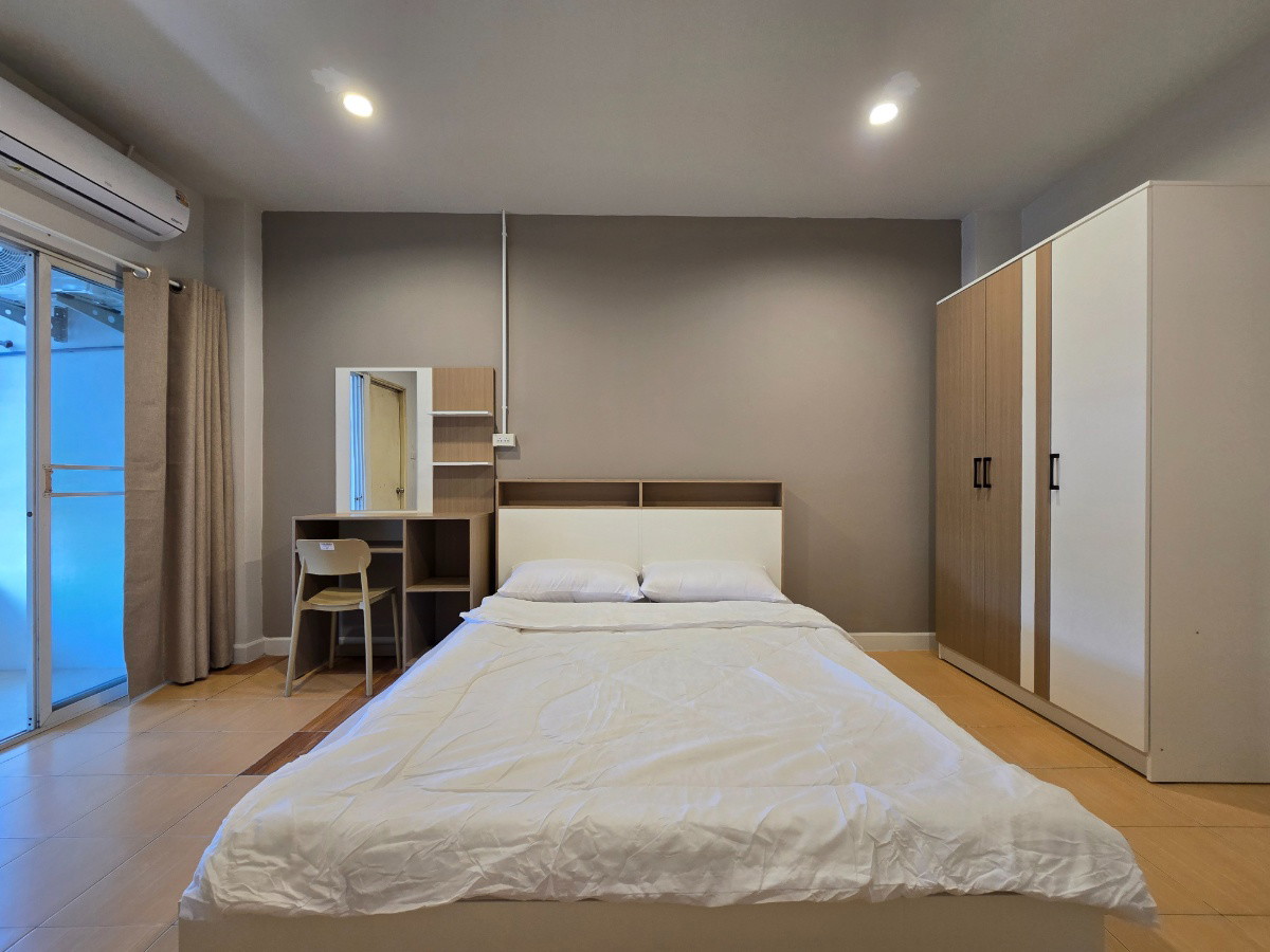 1 Bed Condo