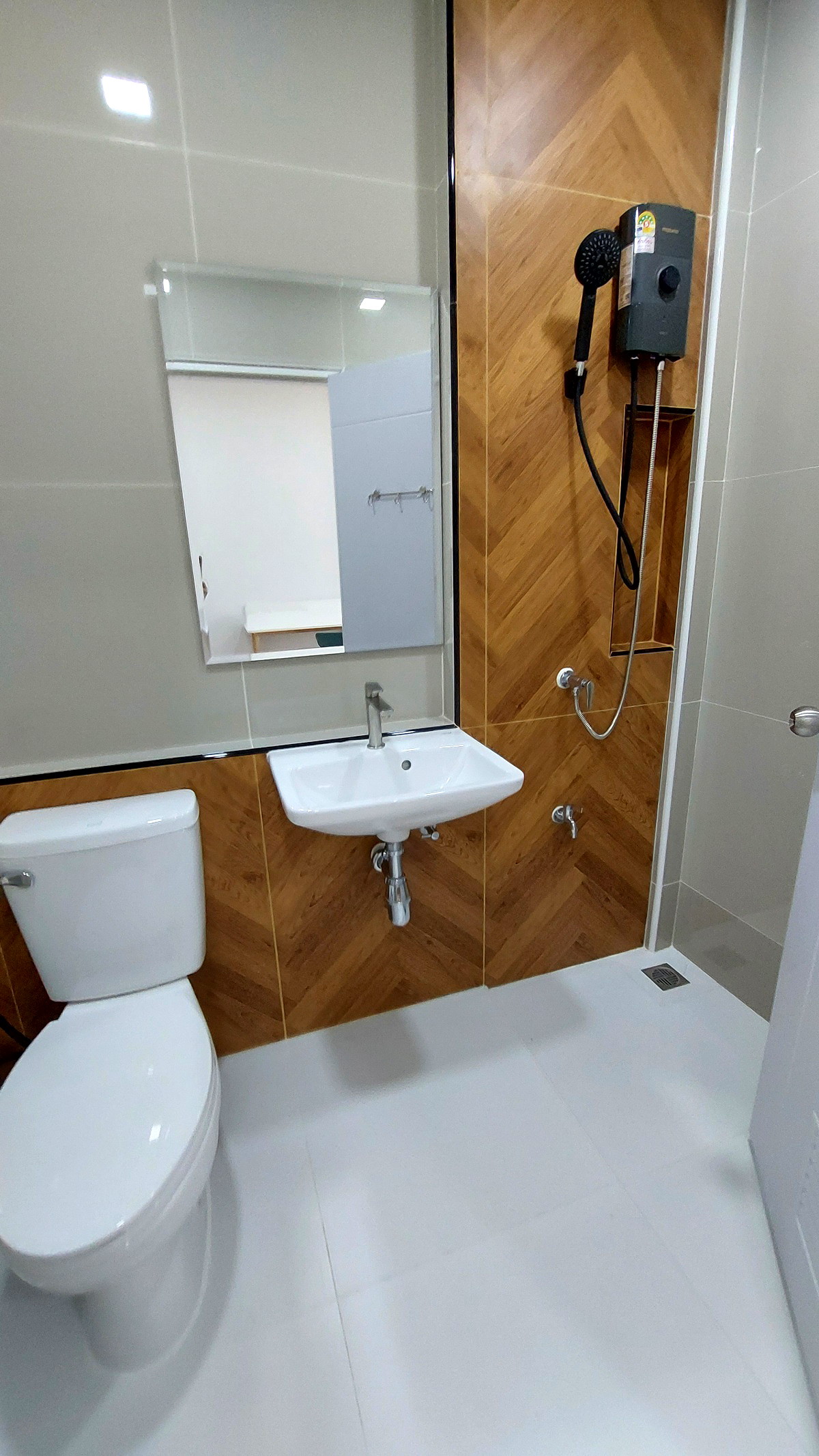 Pictures of The Luck house 13/18