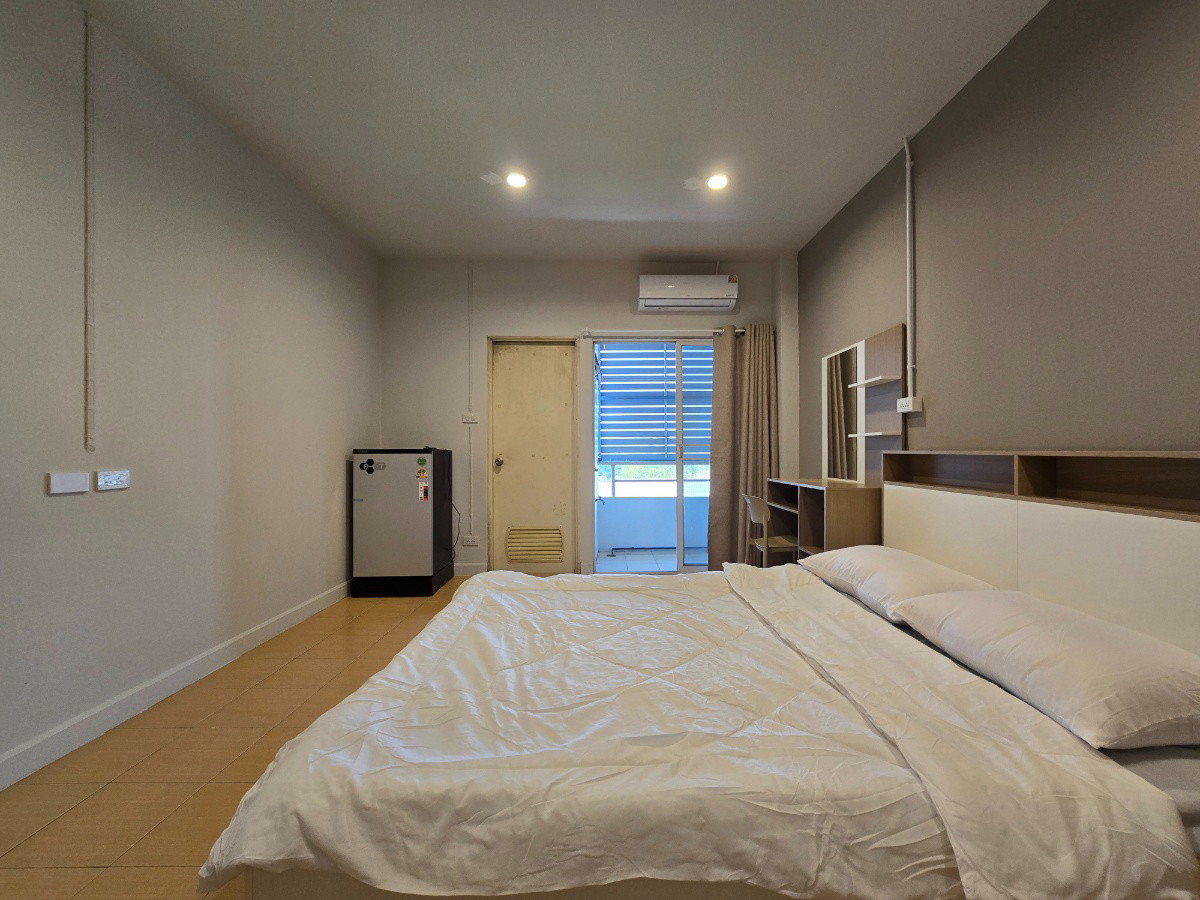 1 Bed Condo — photo 2