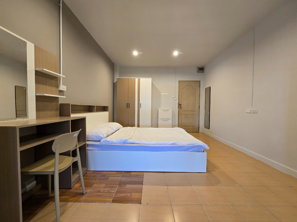 1 Bed Condo — photo 3