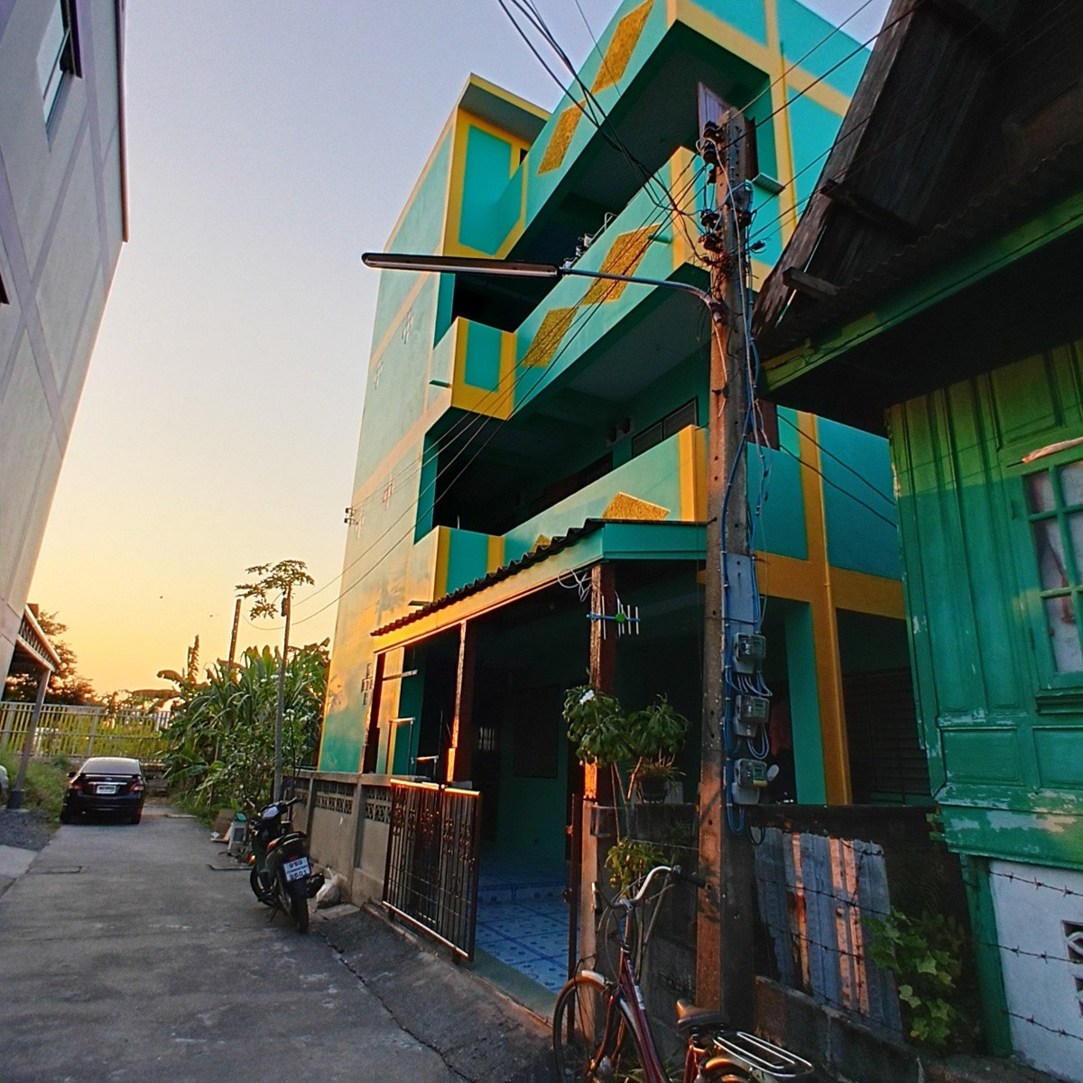 Condo — photo 1