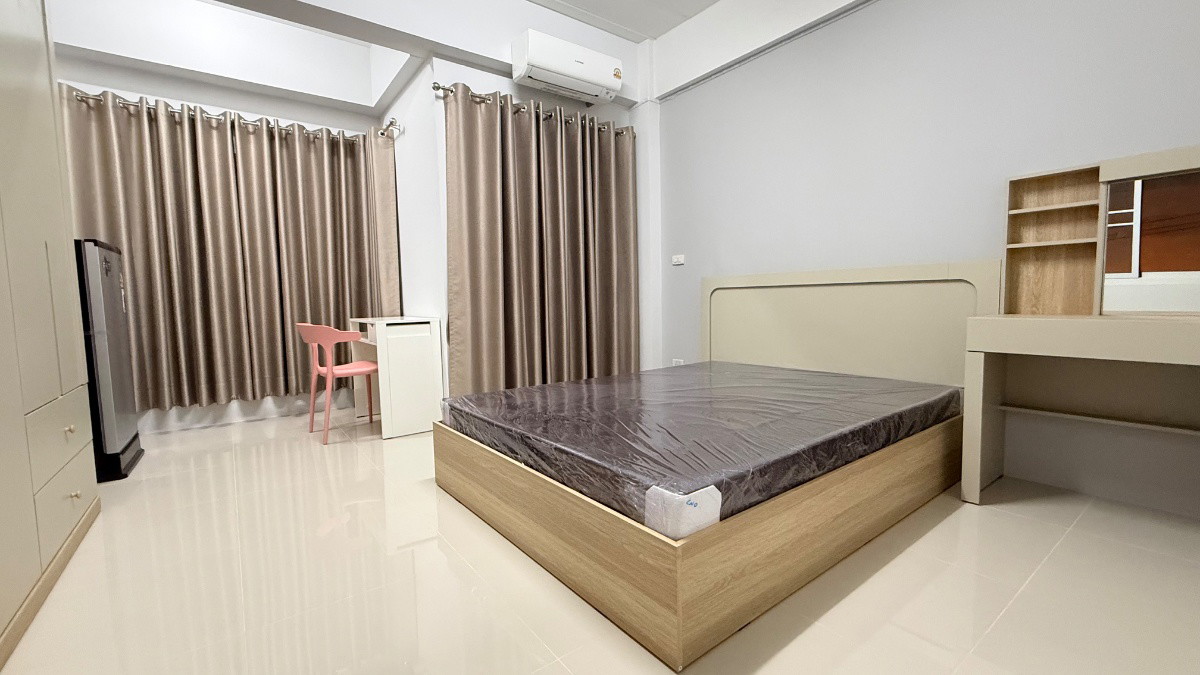 Condo · Mueang Chon Buri, chon_buri — photo 1