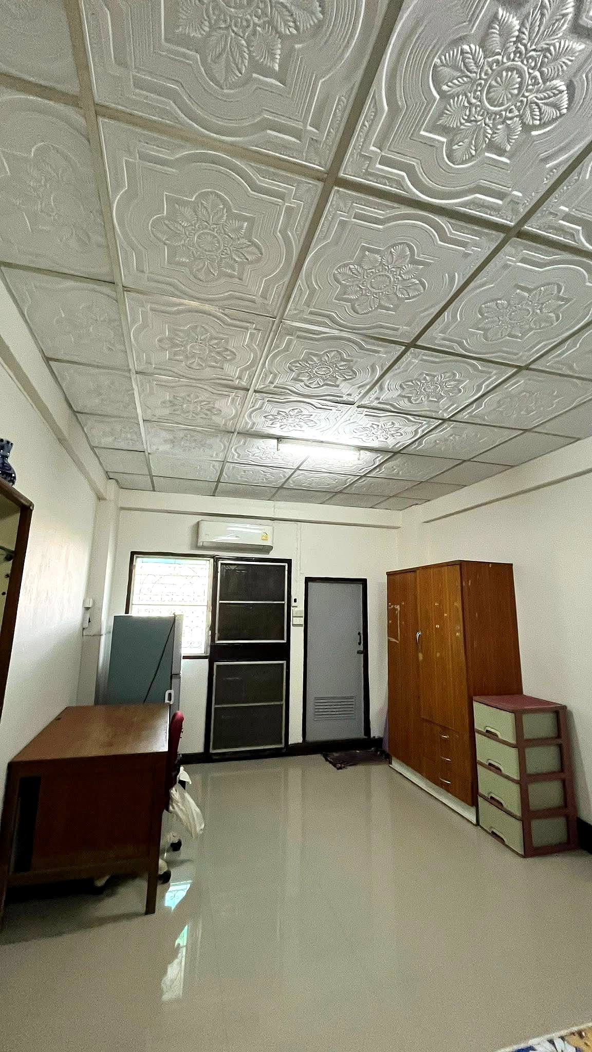 Pictures of 5 Karats Condo 6/13