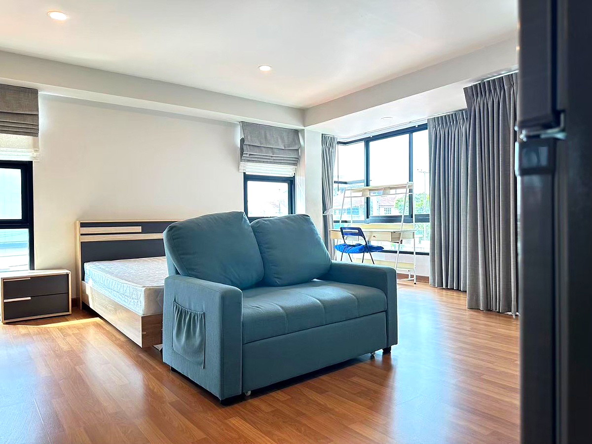 Pictures of Mst House 12/37