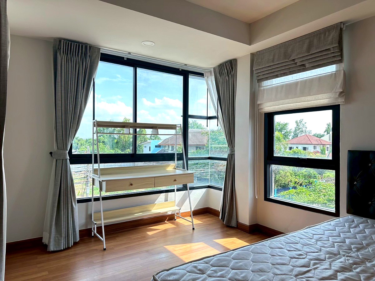 Pictures of Mst House 28/37