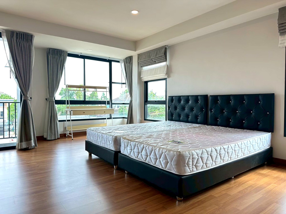 Pictures of Mst House 2/37