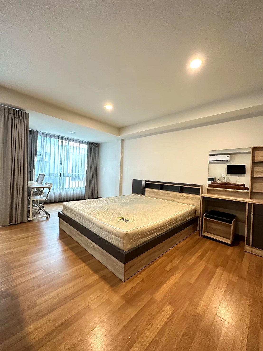 Pictures of Mst House 32/37