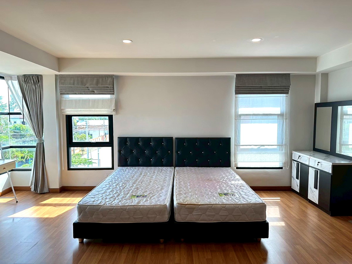 Pictures of Mst House 31/37