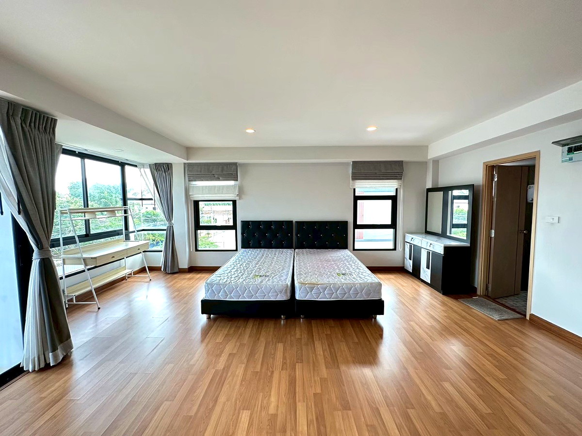 Pictures of Mst House 1/37