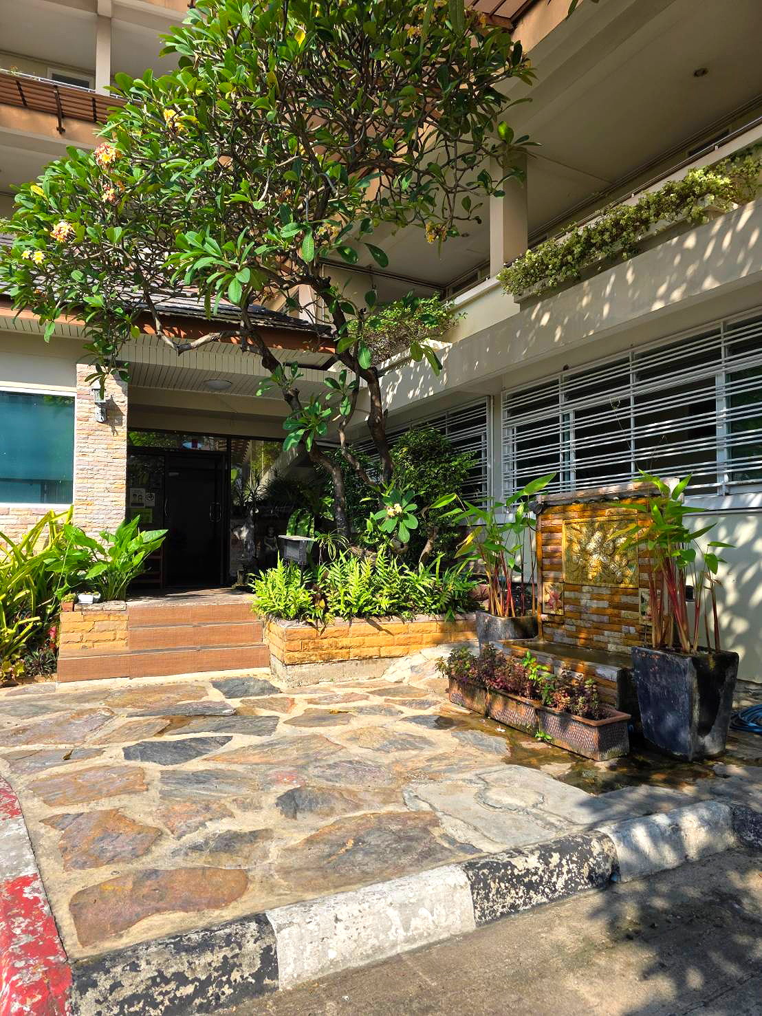 Pictures of Nunta place 17/19