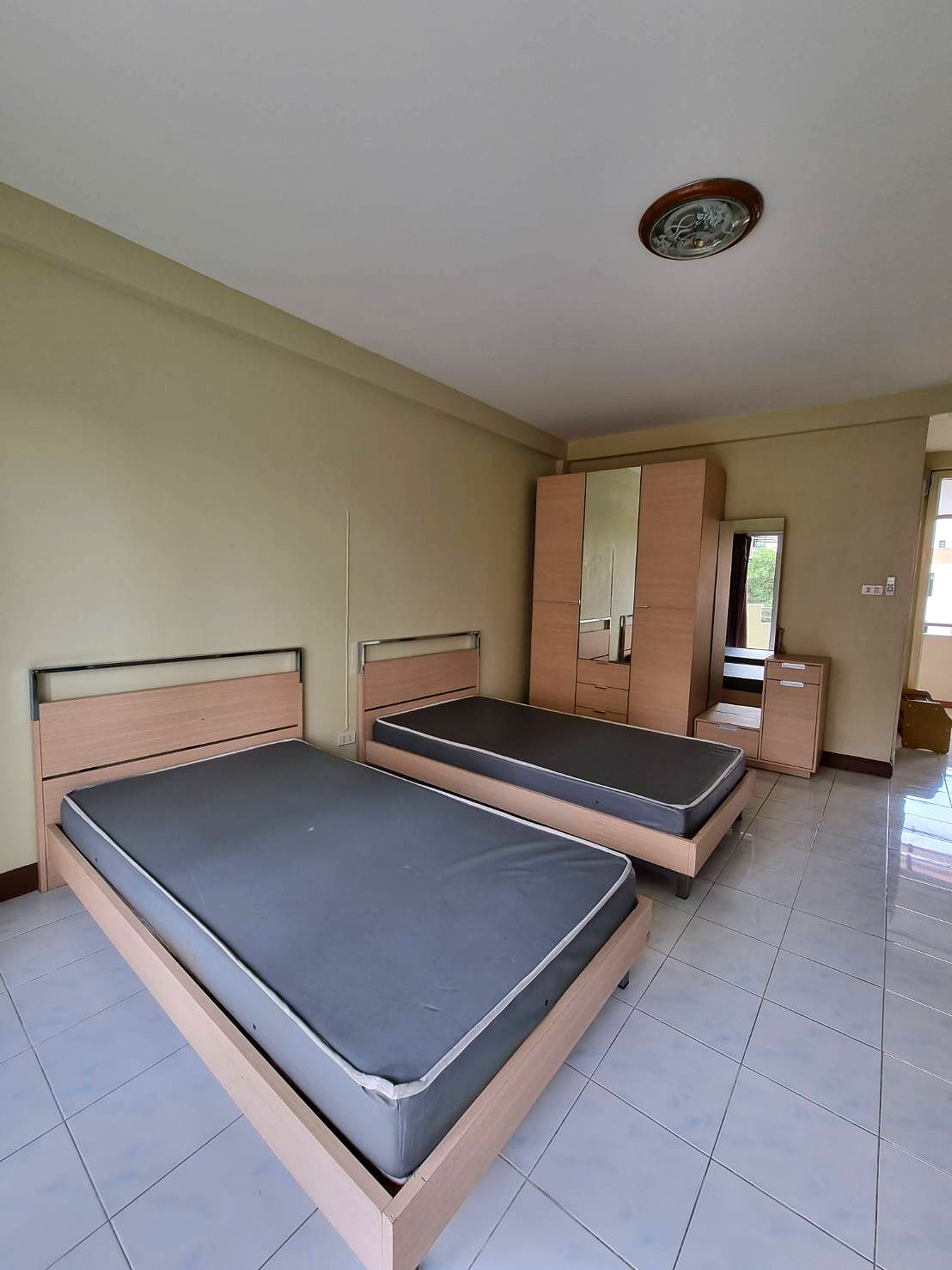 Pictures of Nunta place 12/19