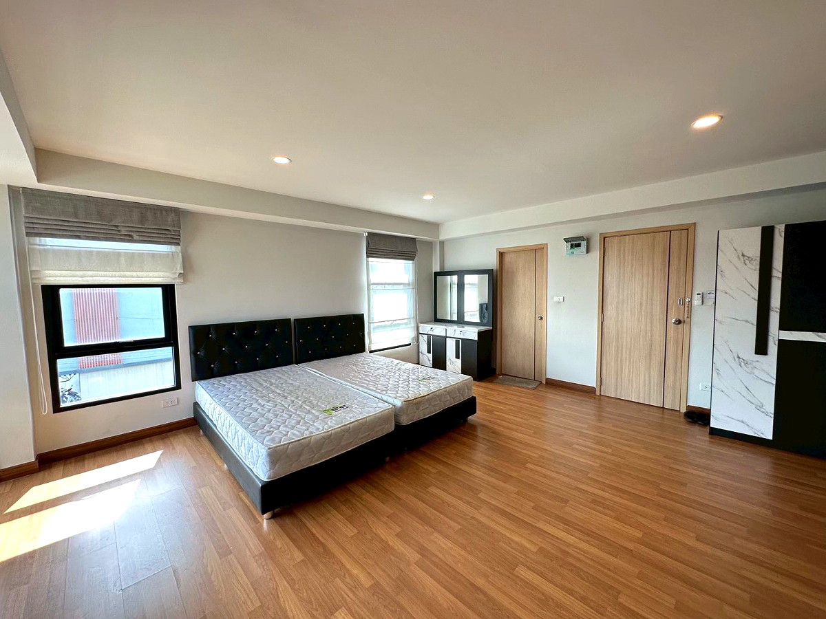 Pictures of Mst House 6/37